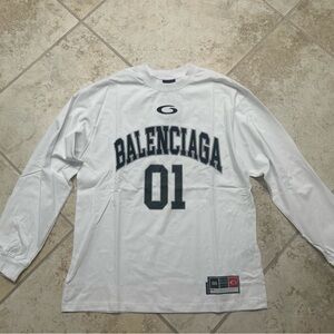 Balenciaga Oversized 01 Jersey
Size L White Long Sleeve